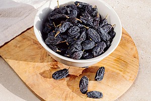 Prunes vs Prune Juice vs Raw Plums – Which is Better for Digestion & Health?