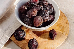 Prunes (Pitted) Seedless – Benefits, Uses, Nutrition, Dosage & Complete Guide