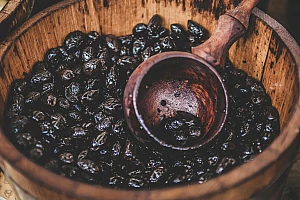 Prunes vs Dates vs Raisins – Which is Better for Health, Digestion & Weight Loss?
